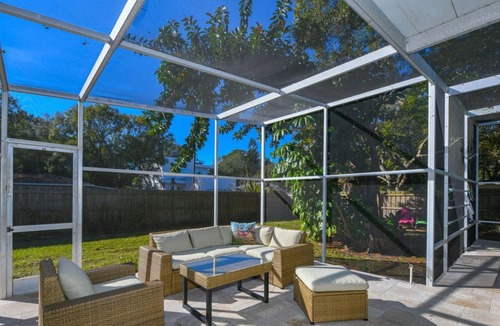 Arlington Park House | Large home w/ private pool & garden near Downtown Pet Friendly Beautiful Decor