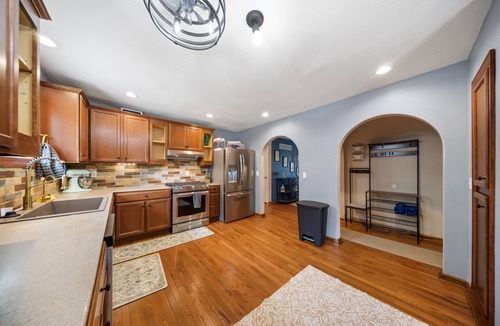 Olathe House | Large Home with 14 beds! Bunk House, Outdoor Patio and plenty of Parking