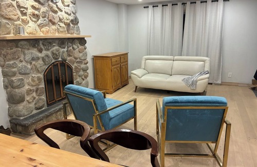 Laval-des-Rapides House | Large, renovated family home just a stone's throw from the Metro