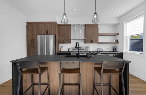 Magog Condo | Le Memph Renarde: 3 bedrooms pool hot tub lac Memphrémagog