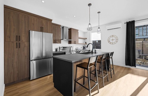 Magog Condo | Le Memph Renarde: 3 bedrooms pool hot tub lac Memphrémagog