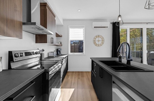 Magog Condo | Le Memph Renarde: 3 bedrooms pool hot tub lac Memphrémagog