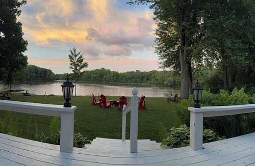 Fabreville Ski Chalet | Le Petit Manitou | Where Montréal disappears and nature takes over