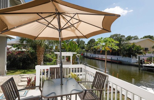 Grove City Condo | Lemon Bay Waterfront Condo w Patio, 5 miles to Gulf Beaches