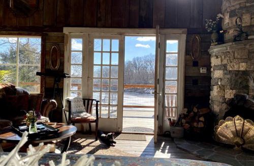Excelsior Springs House | Light-Filled Lakeside Cabin with Private 15-Acre Spring-Fed Lake Near Downtown Excelsior Springs, Missouri