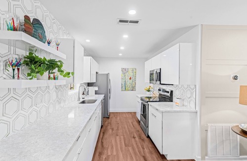 Park East House | Live like a happy & relaxed Sarasota local in this perfect 2 bedroom home
