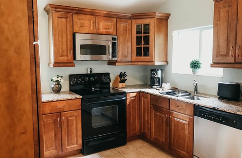 Indian Beach Sapphire Shores Cottage | Location! walk to bay, New College, Ringling Museum, downtown and the beaches