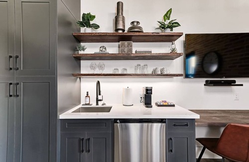 Collingwood Condo | Loft-Style Studio w/Murphy Bed in DT Collingwood