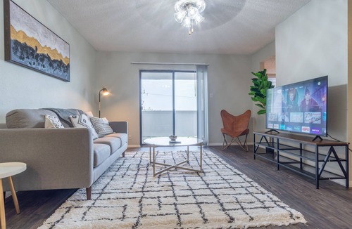 South Lamar Apartment | Long Term 1BR Suite | Pool, Parking + Gym I