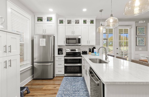 Laurel Grove House | Lovely Beach Cottage w/6-Seat GOLF CART! Pool, Beach Tram, Golf Course Views