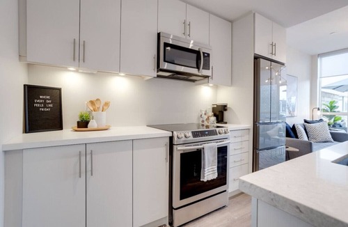 Innisfil Condo | Lovely Open Concept Friday Harbor Resort Condo