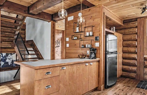 Lac Superieur Village Ski Chalet | Luxe Chalet with Hot Tub & Sauna