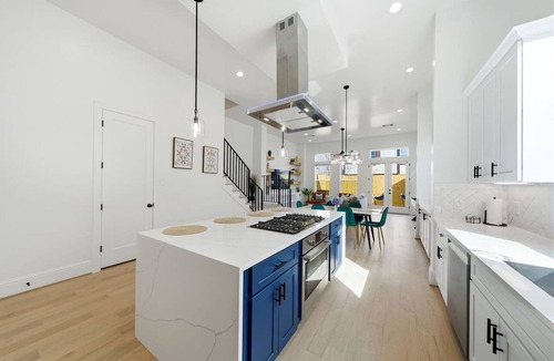 Montrose House | Luxe Downtown Retreat With Pool/Spa And City Skyline Views