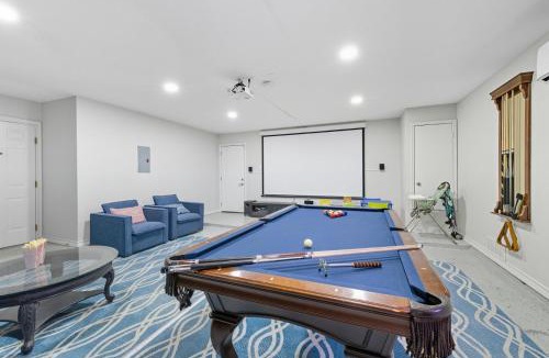 Live Oak House | Luxe Family Escape with Games Hot Tub and Yard