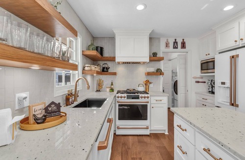 Overland Park House | LuxEscape | HotTub+Sauna, GameRm, Firepit, Playset