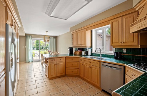 Rathwood House | Luxurious 6BR Poolside Paradise with Huge Heated Pool & Backyard