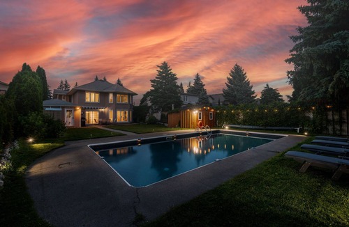 Rathwood House | Luxurious 6BR Poolside Paradise with Huge Heated Pool & Backyard