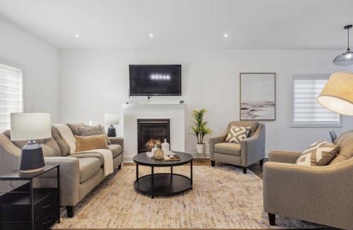 Innisfil Villa | Luxurious and Beautiful, Barrie