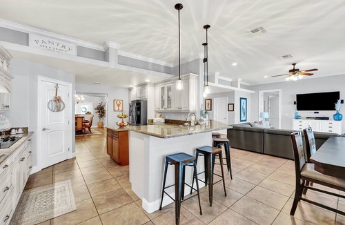 Auburndale House | Luxurious lakefront/pool home near theme parks in Florida