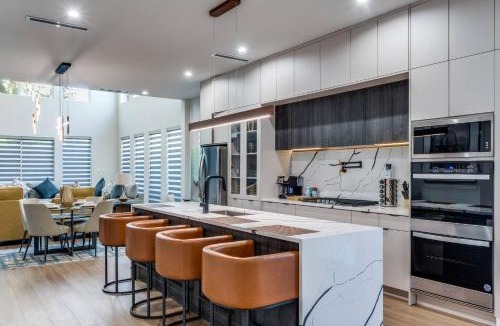 West Dallas House | Luxurious Newly Built 5BR 5BA | Rooftop W/Grill