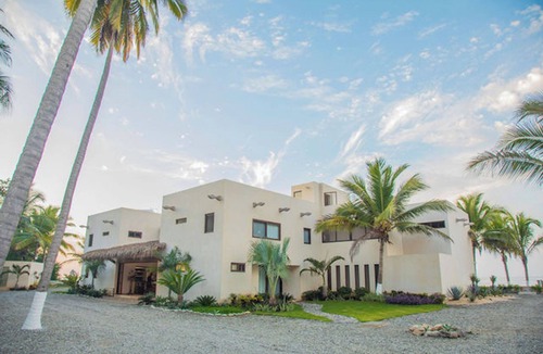 Zihuatanejo Villa | Luxurious oceanfront villa in Buenavista, 15 minutes from Ixtapa Zihuatanejo!