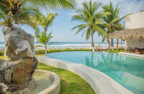 Zihuatanejo Villa | Luxurious oceanfront villa in Buenavista, 15 minutes from Ixtapa Zihuatanejo!