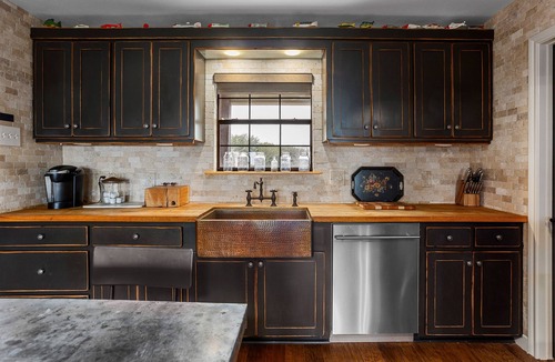 Glen Rose House | Luxurious property with pool, hot tub, wraparound porch, & two primary suites