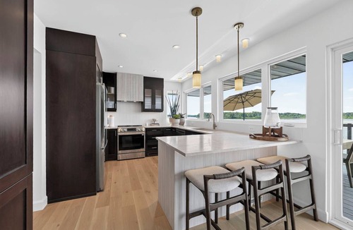 South Glengarry Cottage | Luxurious Riverfront Retreat, Dock, Beach, Hot tub