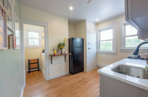 Forest Hill Apartment | Luxury 2 Brm: A Zen Den Nestled in the Prestigious Forest Hill Area of Newark NJ