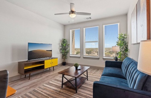 Stony Ridge North Apartment | Luxury 2BD/2BA Next to Airport 16s1