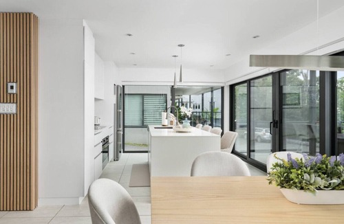 Laval Apartment | Luxury 2BR Waterfront Condo w/Garage Parking