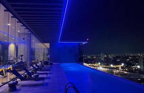 Zona Minerva Apartment | Luxury 3BR Condo in Colonia Americana Pool, Gym & Workspace