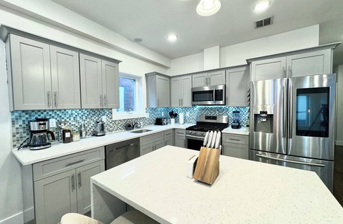 North Bergen House | Luxury 3BR Condo 15 Min from New York Free Parking