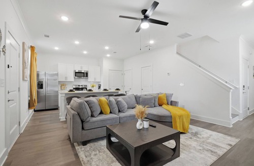 Cliftondale House | Luxury 3BR Townhome near ATL Airport & Downtown w/garage