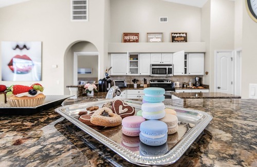 Cape Coral House | Luxury 4 Bedroom, Heated Pool. Billiard Room! Amazing Upscale Decor!- Villa Jolie - Roelens