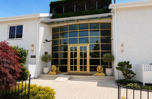 Queens House | Luxury 5 Bedroom Design Estate in Queens, NYC - A World Behind the Gates