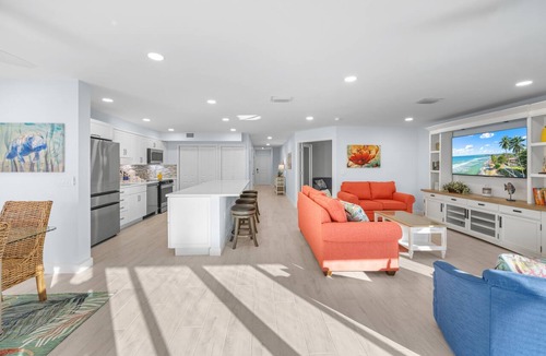 Sanibel Condo | Luxury Beachfront Escape with Designer Touches -Kings Crown 110- Sanibel