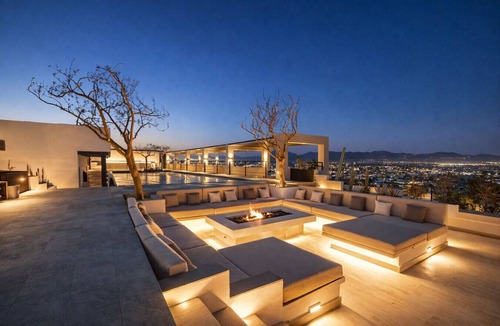 Downtown Cabo San Lucas Apartment | Luxury Cabo Studio | Rooftop Pool, Hot Tub & Walk to Beach