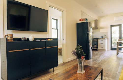 North Central Apartment | Luxury Cottage & Corporate Apartment Near Old Town, Rose Bowl, JPL, and More