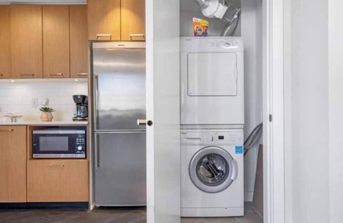 Downtown Vancouver Condo | Luxury Downtown Unit+Parking+AC