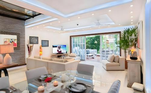 Gonzalo Guerrero Apartment | Luxury Duplex 2BR Pool & Garden View Quiet 30m from 5th Ave with Gym & Parking