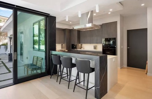 Woodbury House | Luxury Glendale Hillside Retreat w/Views, Spa & BBQ