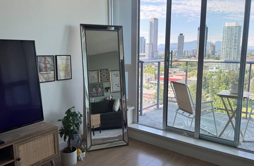 Surrey Apartment | Luxury high-rise condo