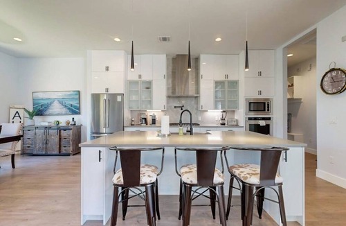 Horseshoe Bay West House | Luxury hill country home in Horseshoe Bay near Lake LBJ & golfing with gameroom