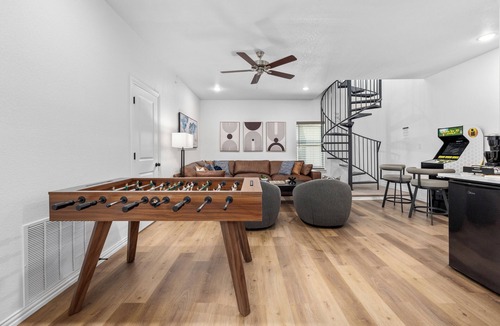 Arlington House | Luxury Home w/Parking | Walk to AT&T Stadium
