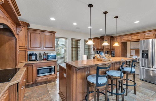 Lake Hamilton House | Luxury Lakefront Retreat | Heated Pool, Theater & Private Dock | Near Legoland | EV Charger