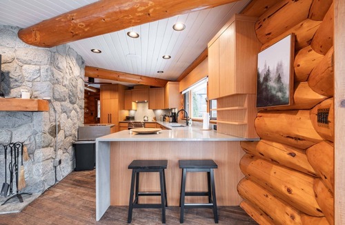 Nordic Estates Condo | Luxury log chalet | Private hot tub | Ski-in/out