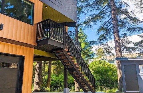 Squamish House | Luxury Mountain Retreat | Sauna · Hot Tub · Nature