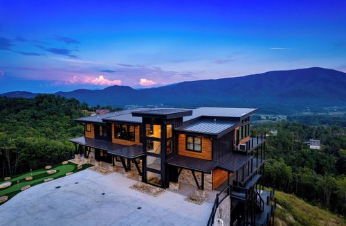 Sevierville House | LUXURY NEW CONSTRUCTION! Mountain Horizon–Pool, Spa, Sports Court, Golf, Views