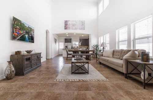 West San Antonio House | Luxury Pet Friendly 4 bdrm San Antonio home,between SeaWorld-Lackland AFB